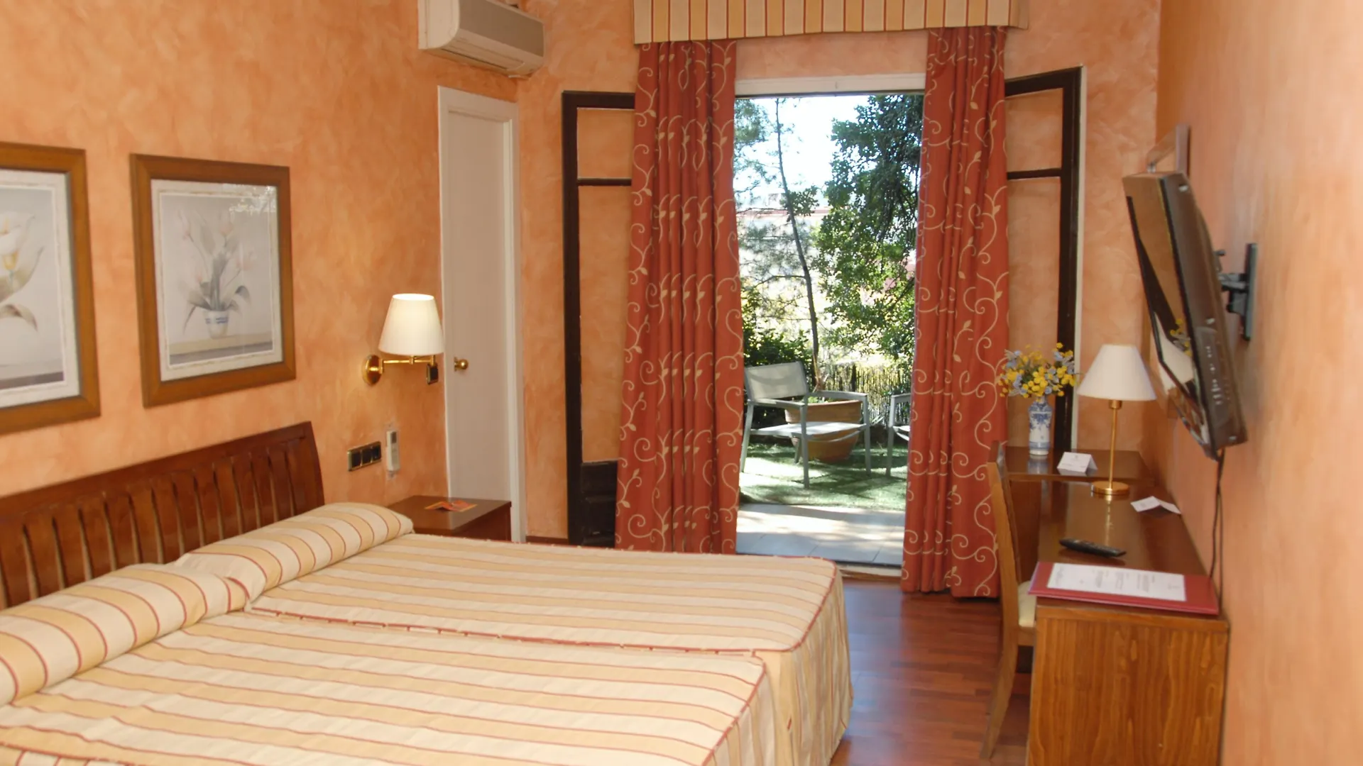 ***  Hotel El Castell Sant Boi de Llobregat España