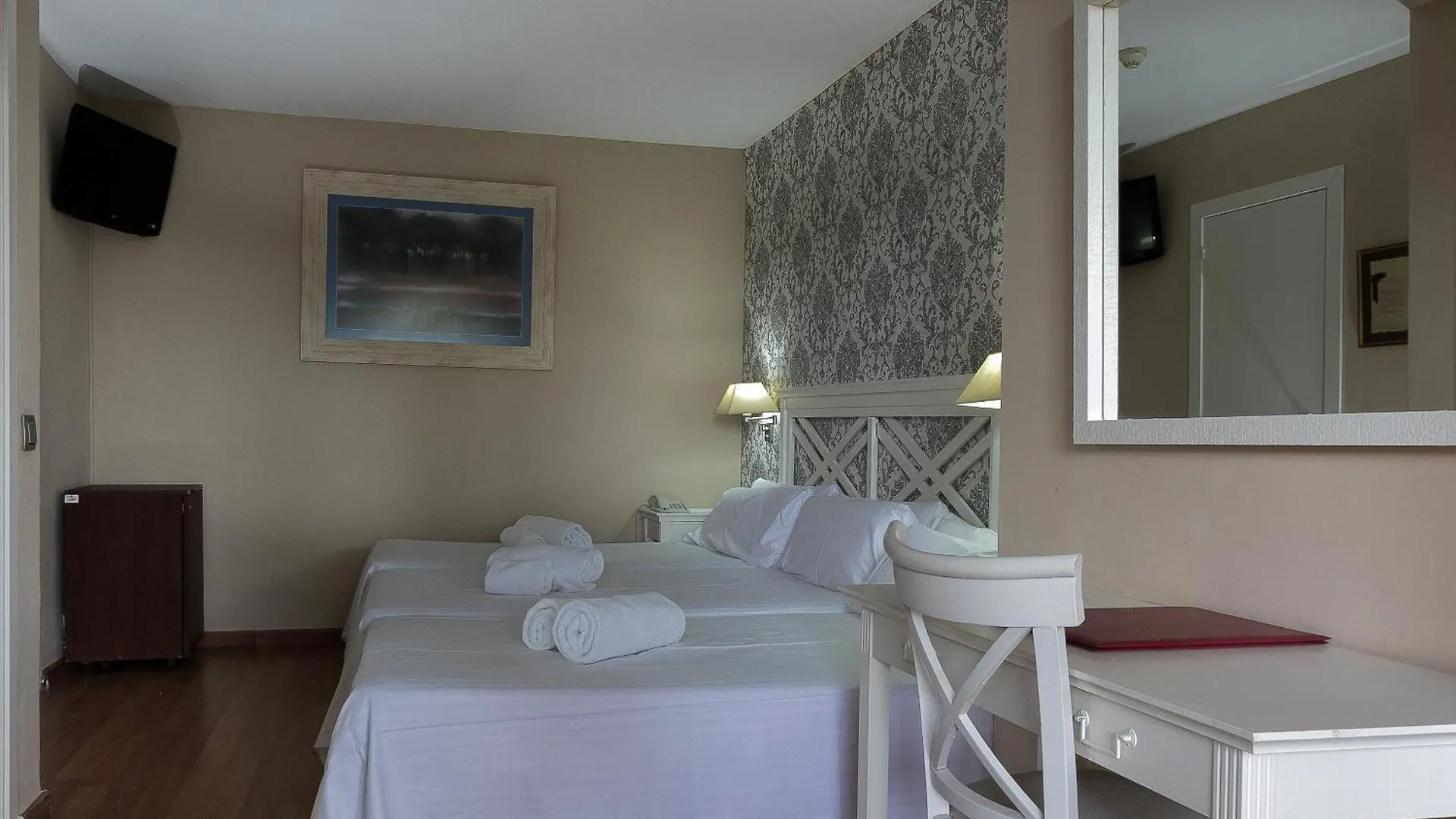 ***  Hotel El Castell Sant Boi de Llobregat España