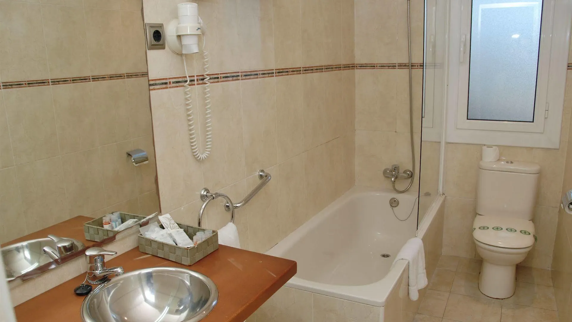 Hotel El Castell Sant Boi de Llobregat 3*,  España
