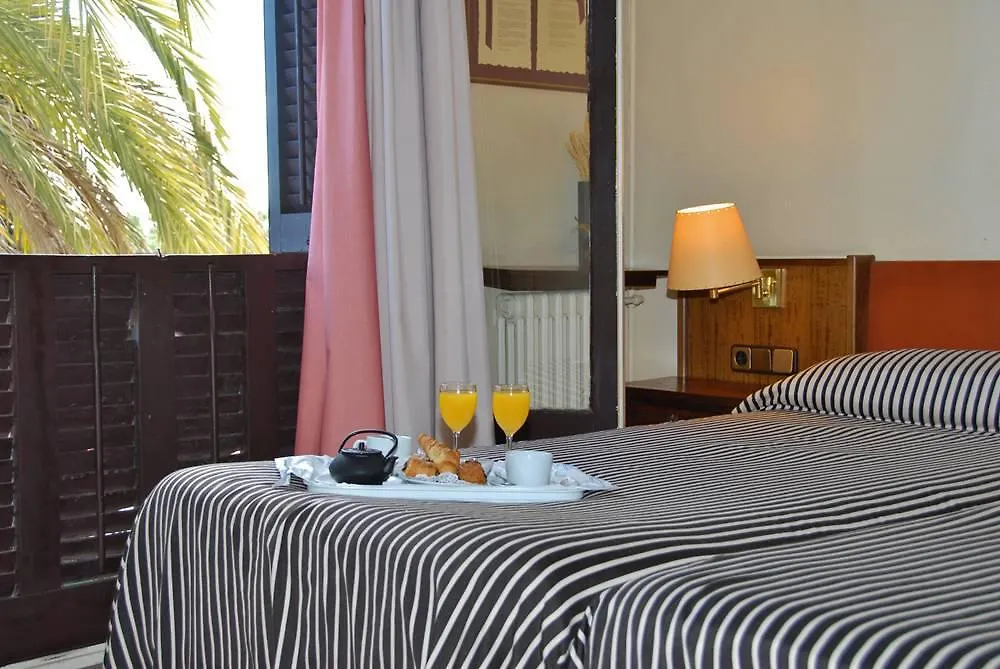 Hotel El Castell Sant Boi de Llobregat 3*,  España